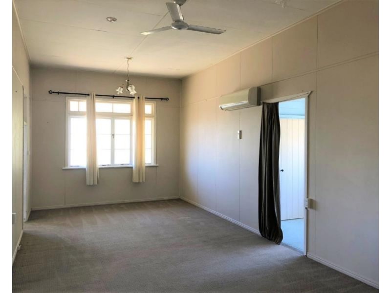 77 Cambridge Street, The Range QLD 4700